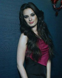 Evelyn Sharma